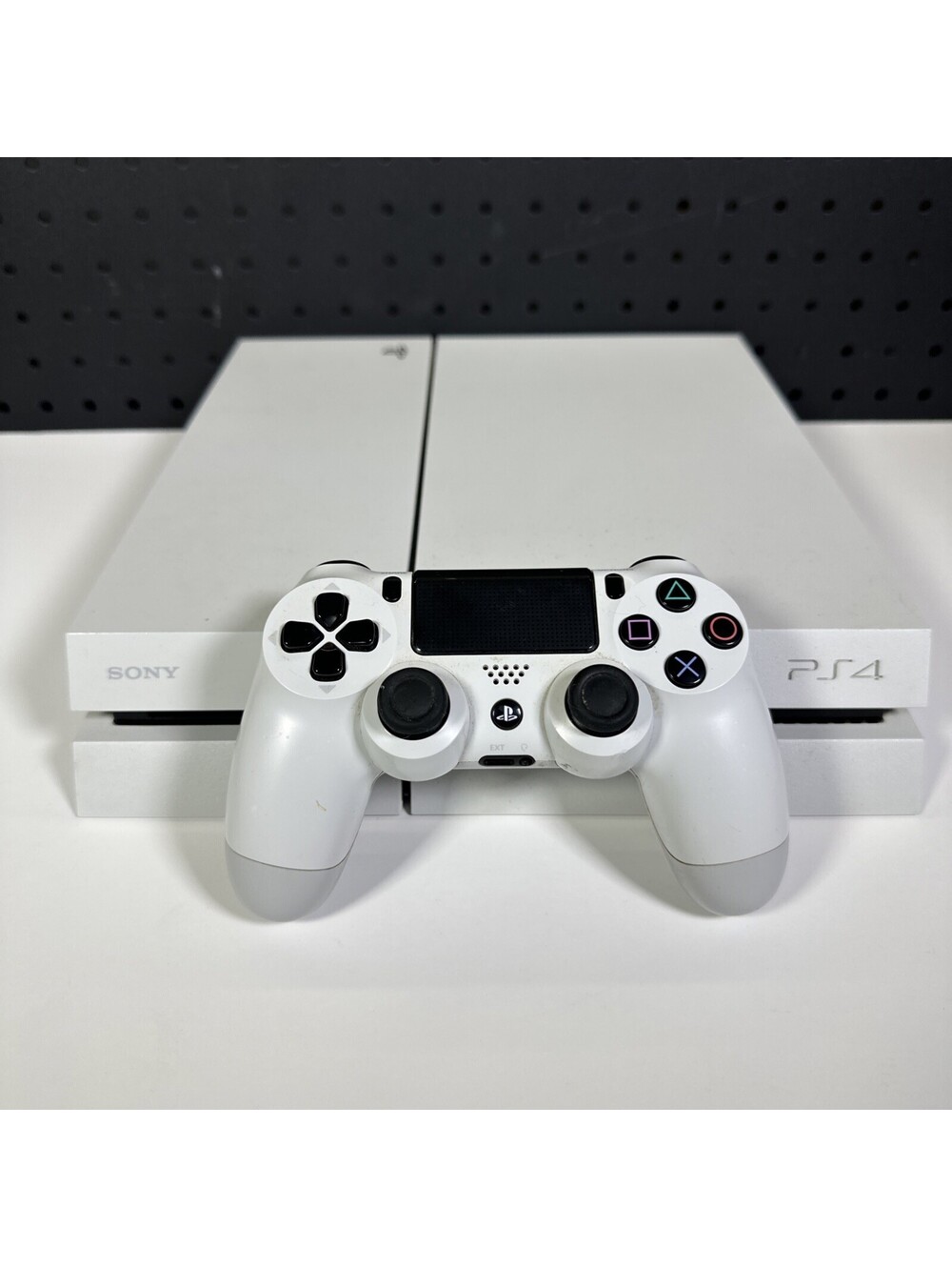 Sony PlayStation 4 CUH-1115A White 500GB Console Used No Cables One Remote